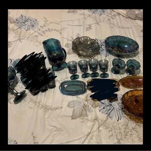 (21) Vintage Indiana grape and other Iridescent Glassware Set